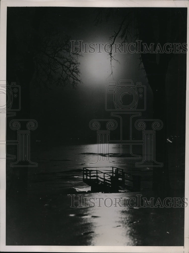 1936 Press Photo Frozen Hudson River at Piedmont New York in Moonlight