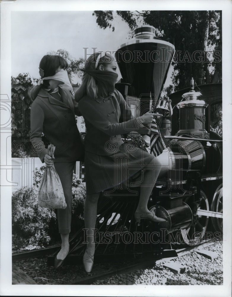 Load image into Gallery viewer, 1967 Press Photo Stovepipe Suit Being Modeled - nex86516
