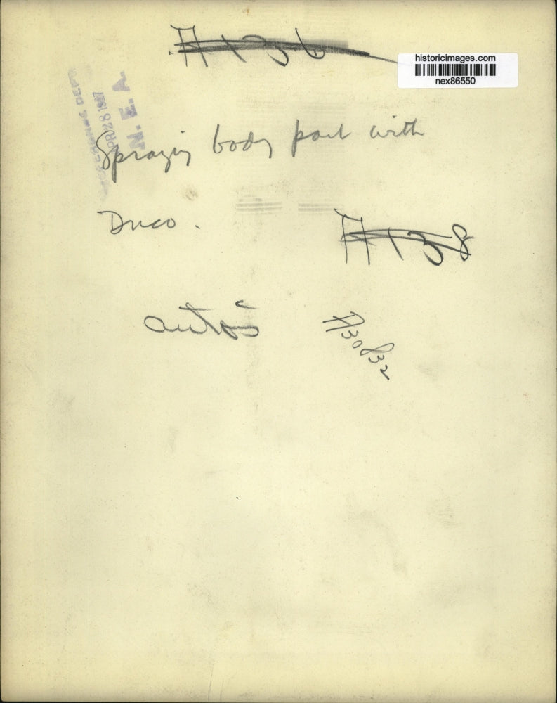 1927 Press Photo Spraying Paint on Body Part of Automobile