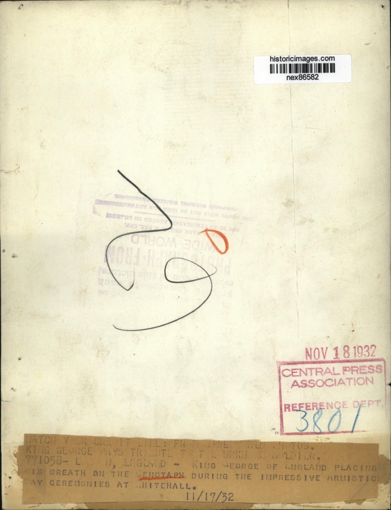 1932 Press Photo King George Places Wreath on Cenotaph at Armistice Ceremony