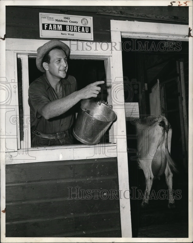 1944 Press Photo Barry Wood Singer of Official Treasury Troubadour