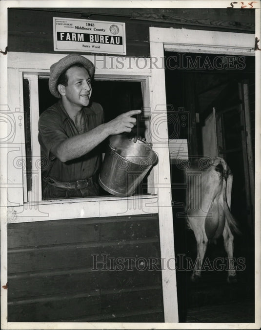 1944 Press Photo Barry Wood Singer of Official Treasury Troubadour