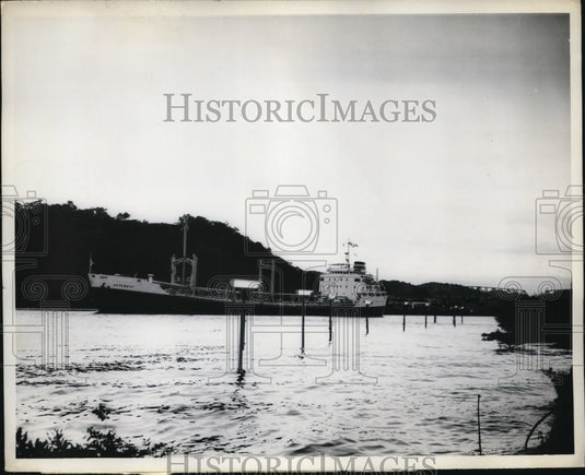 1964 Press Photo SS Skycrest Clears Miraflores Locks on Panama Canal