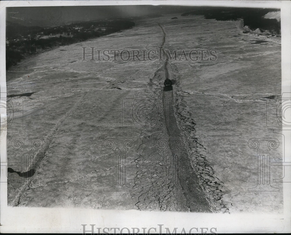 1933 Press Photo Aerial View of Marshall B Hill Freighter in Icy Hudson River