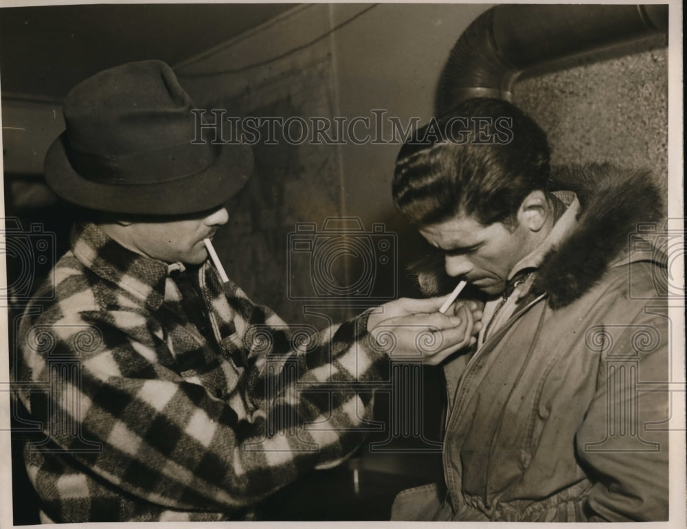 1938 Press Photo Radio Operator Walers & Mechanic Lariviere Looking For Lost Men