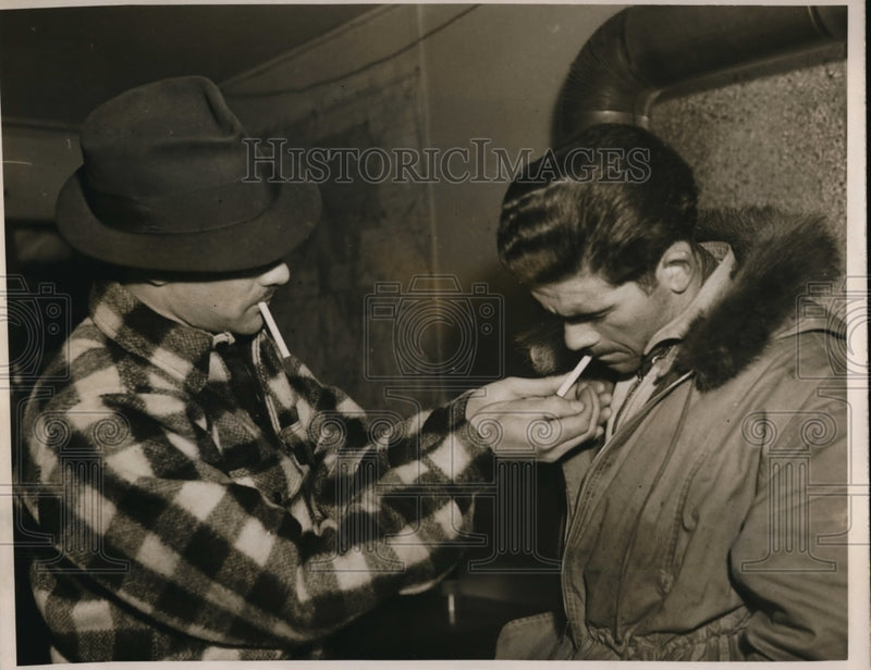 Load image into Gallery viewer, 1938 Press Photo Radio Operator Walers &amp; Mechanic Lariviere Looking For Lost Men
