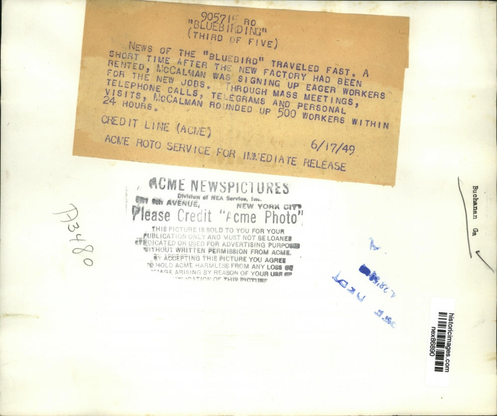 1949 Press Photo Eager Workers Signing Up 500 Factory Workers