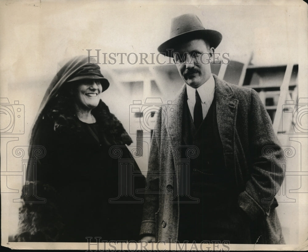1924 Press Photo Mrs Theodore and Kermit Roosevelt on Steamer at Yokohama Japan