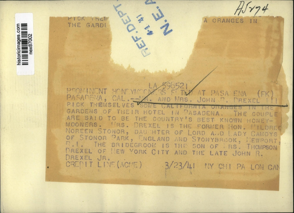 1941 Press Photo Mr & Mrs Joh R Drexel Picking Oranges on Honeymoon - nex87002