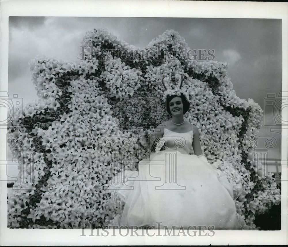 1963 Press Photo Nancy Davenport Queen of Bermuda Floral Pageant Bermuda Lilies