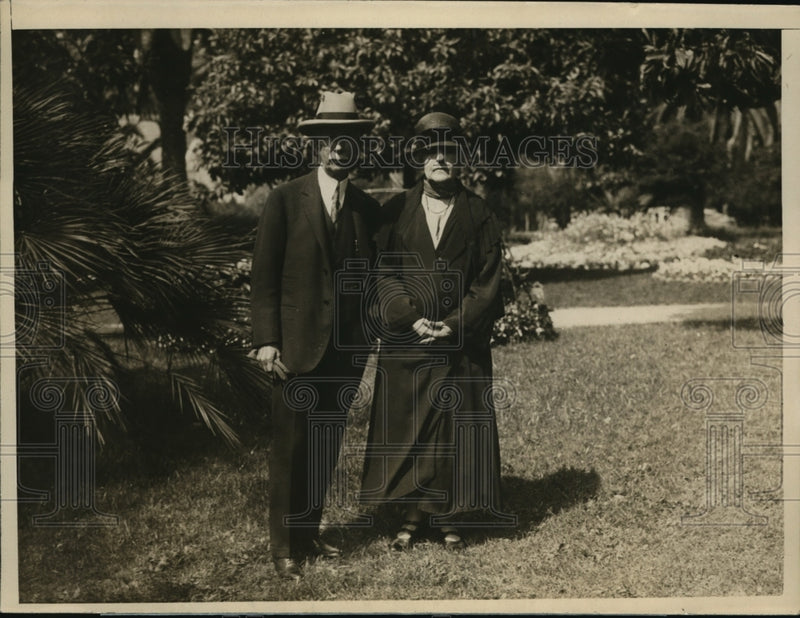 Load image into Gallery viewer, 1926 Press Photo Colonel House Played a Huge Role in World War &amp; Mrs House
