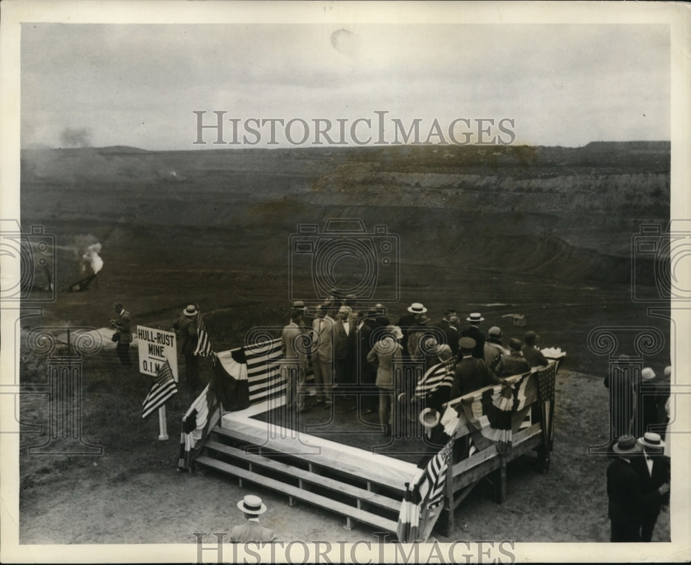 1928 Press Photo President Coolidge, Mrs Coolidge & John Coolidge with Mine Offi