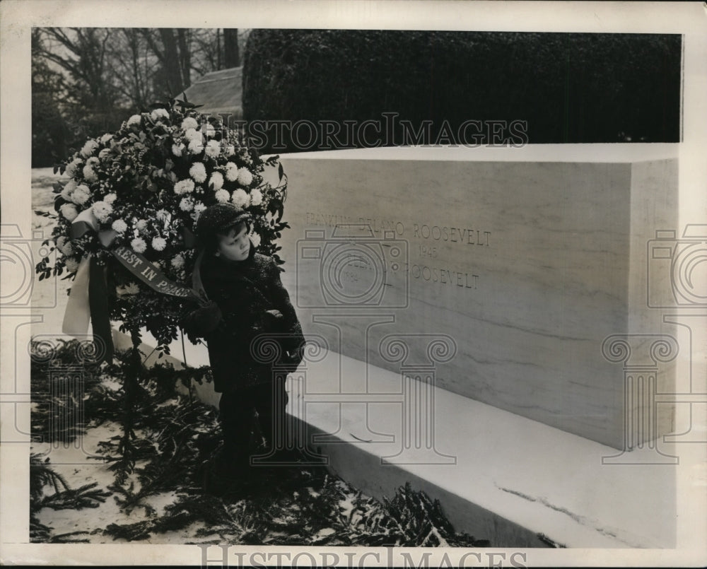 1946 Press Photo Infantile Paralysis Victim Donald Anderson at Roosevelt Grave