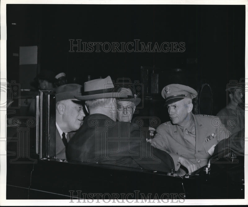 Load image into Gallery viewer, 1942 Press Photo President Roosevelt B Somervell W Geist at Allis Chalmers Plant
