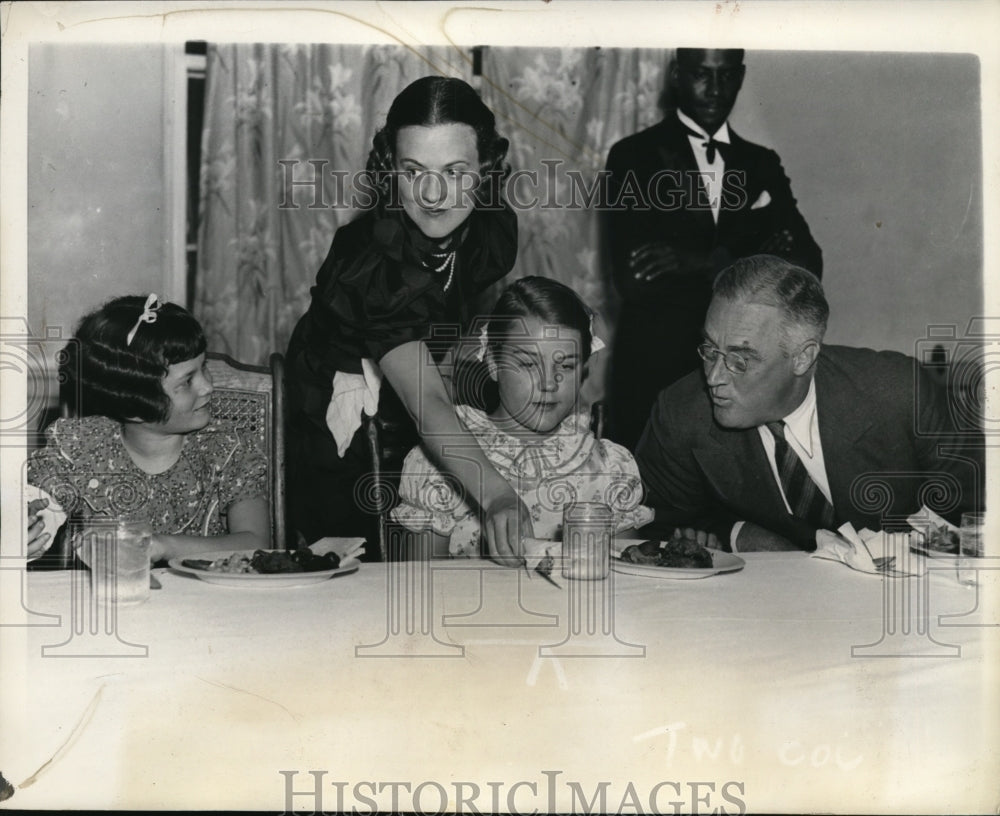 1937 Press Photo Virginia Pond Patsy Myers with President Roosevelt Warm Springs