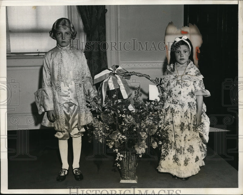 Load image into Gallery viewer, 1931 Press Photo Jewel Davis Jack Merwin Daughters of American Revolution Conv

