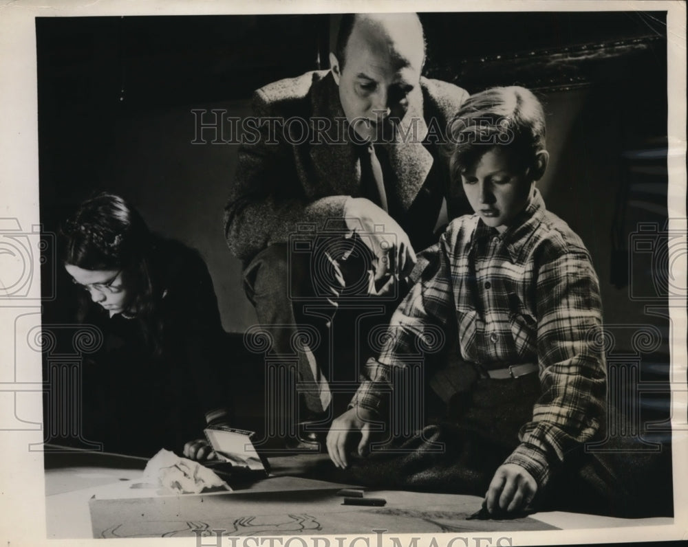 1948 Press Photo Clare Bice Instructing Billy Hern Age 11 & Janet Kennedy Age 8
