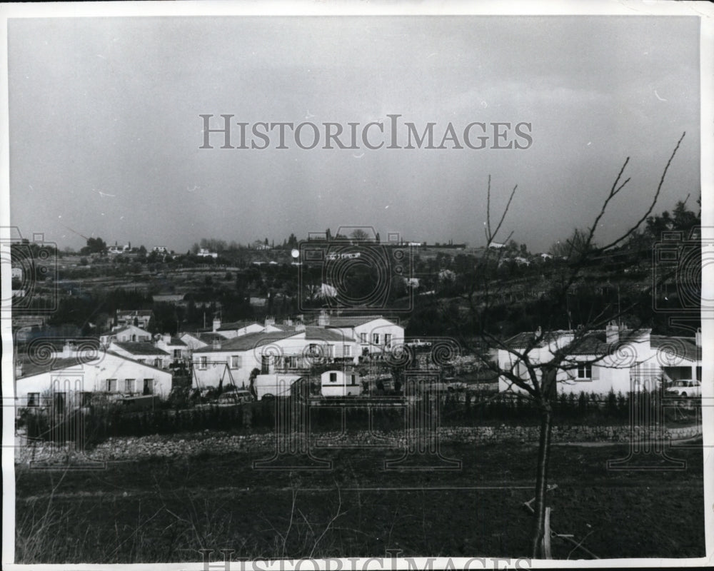 1969 Press Photo Jean Louis Gaie's Model Gypsy Settlement in French Village
