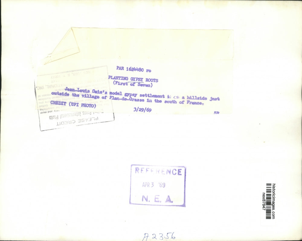 1969 Press Photo Jean Louis Gaie's Model Gypsy Settlement in French Village