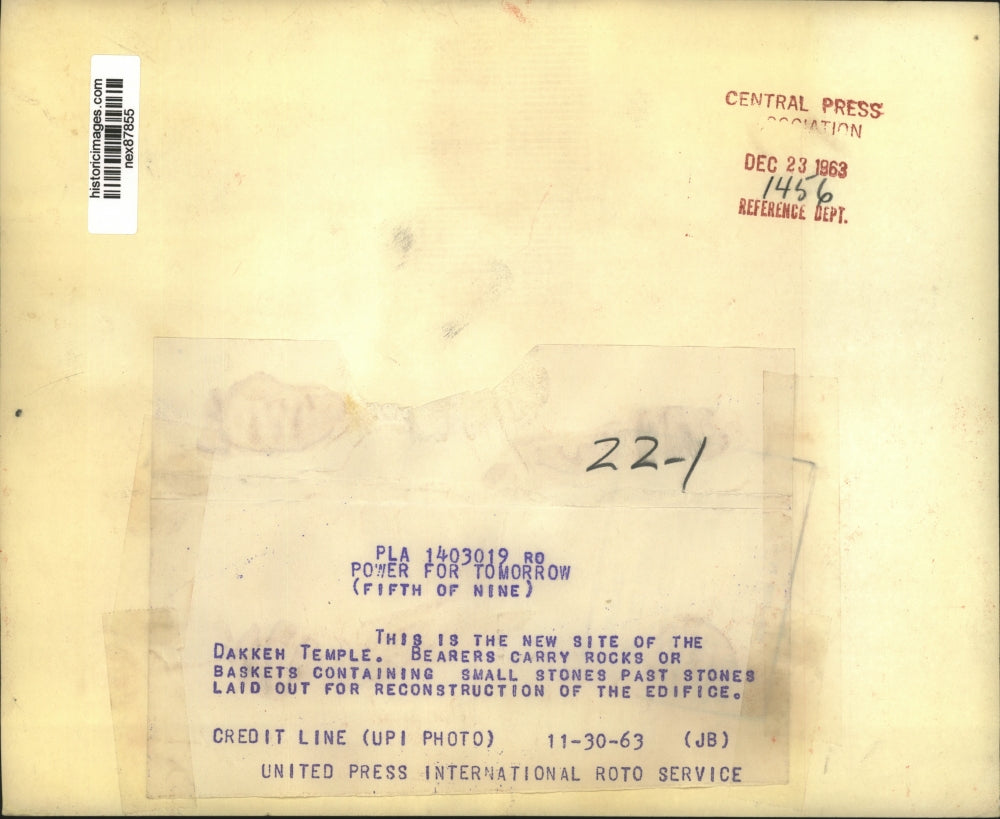 1963 Press Photo New Site of Dakken Temple Egypt Bearers Carry Rocks