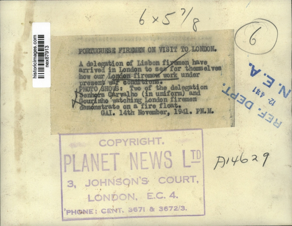 1941 Press Photo Firemen Carvalho and Gourinho of Lisbon Watch London Firemen