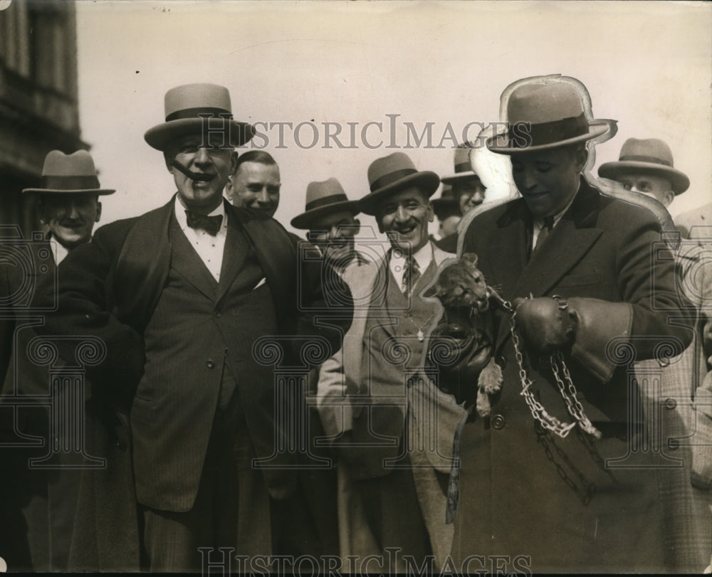 1928 Press Photo Governor Alfred Smith of New York & Bon a Tiger Cub of Zoo