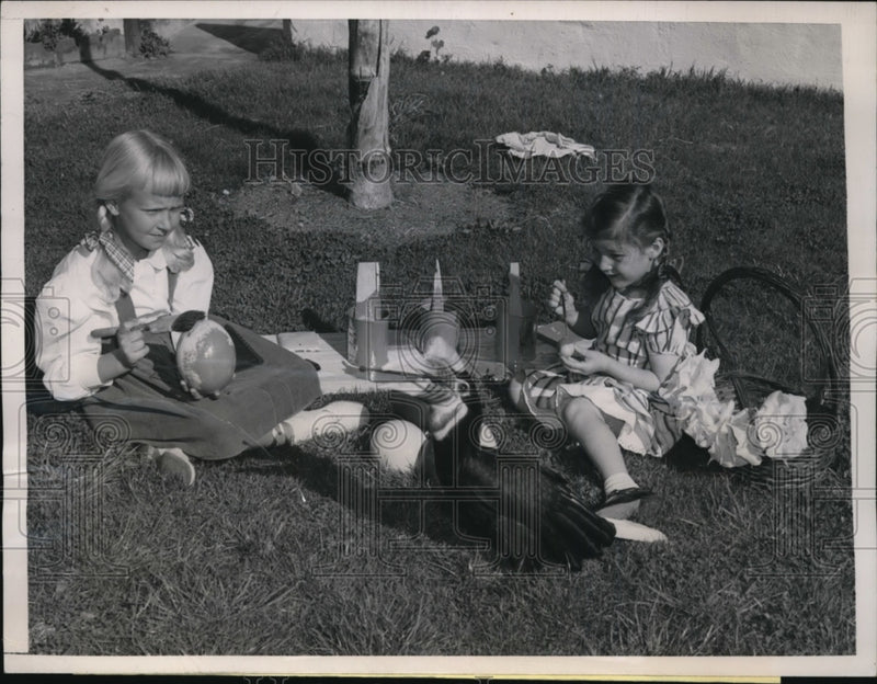 Load image into Gallery viewer, 1944 Press Photo Two Little Girls Playing and Having Picnic
