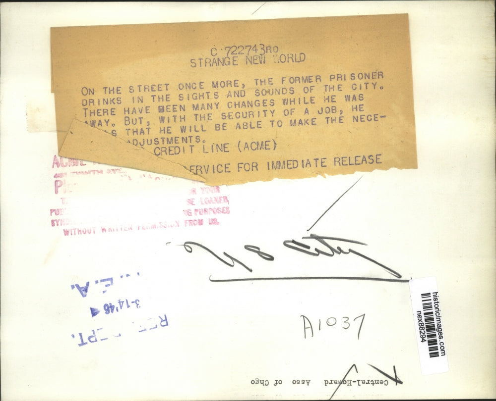 1946 Press Photo Newly Released Prisoner Taking In Sights & Sounds of City