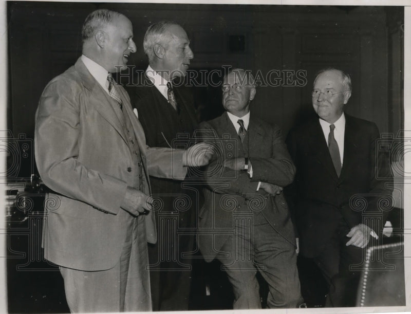 Load image into Gallery viewer, 1935 Press Photo US Chamber of Commerce John O'Leary, Lewis Pierson, Silas Straw
