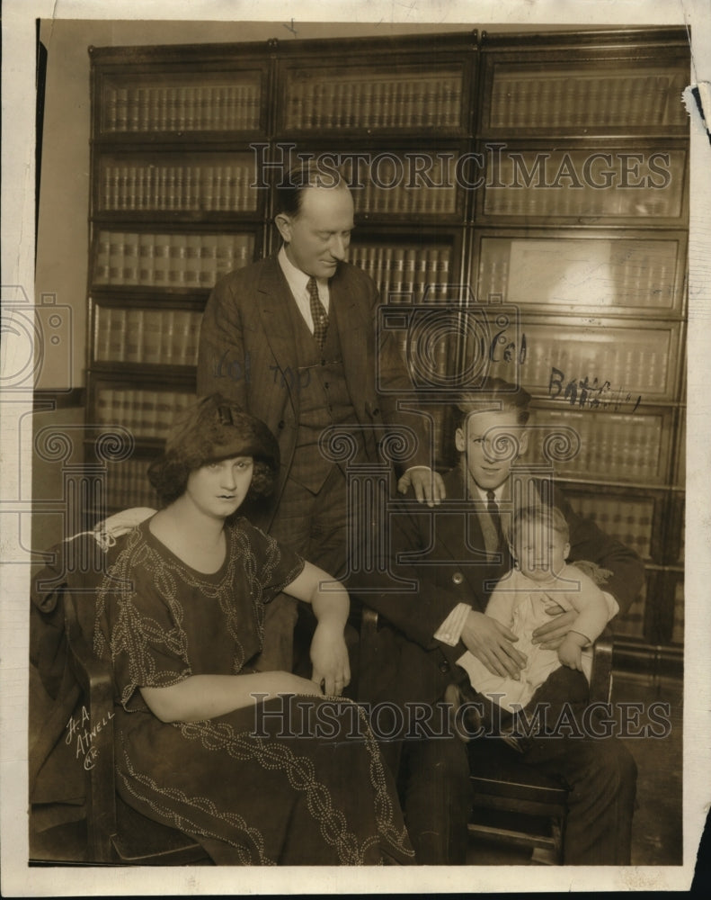 1923 Press Photo Judge William Morgan, Mr & Mrs Harry Sedulteg & Their Baby