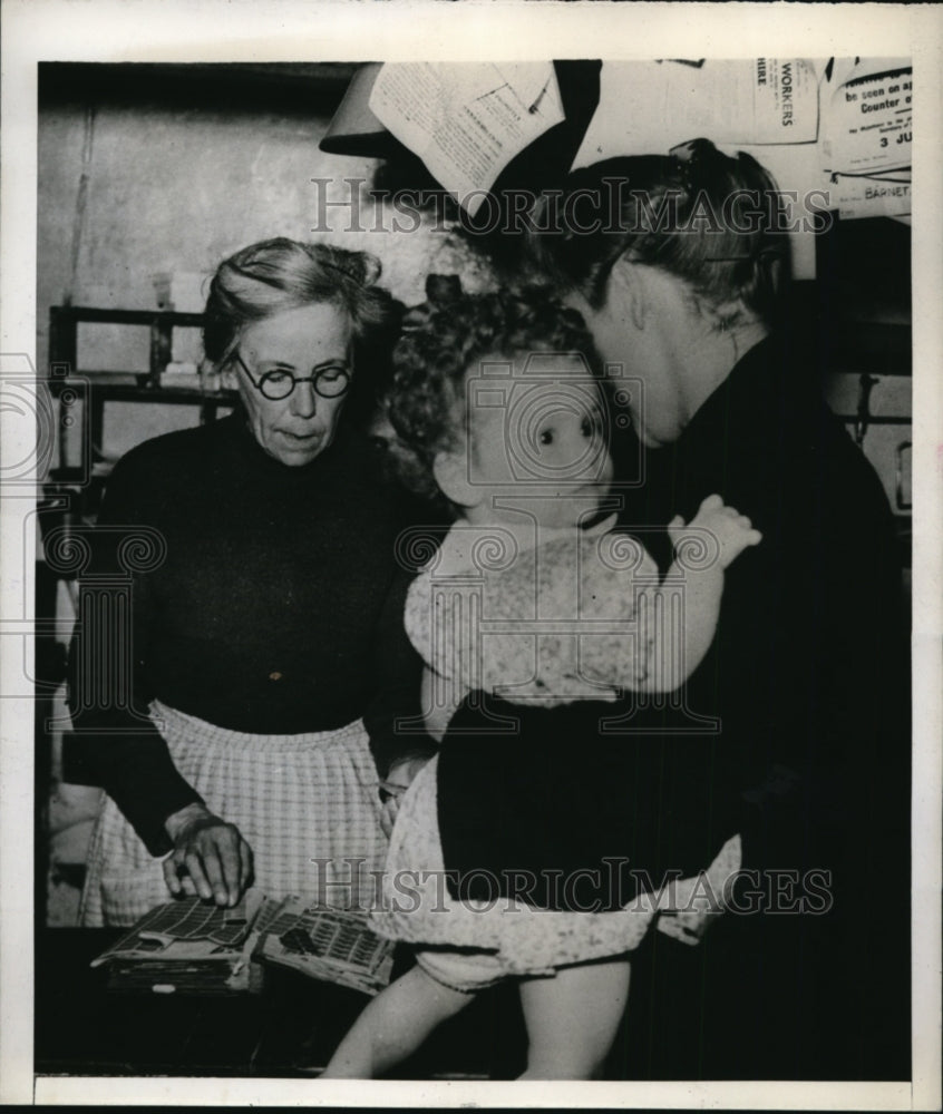 1944 Press Photo Mrs Jisbella Lyth Postmistress of St Lawrence Hertfordshire