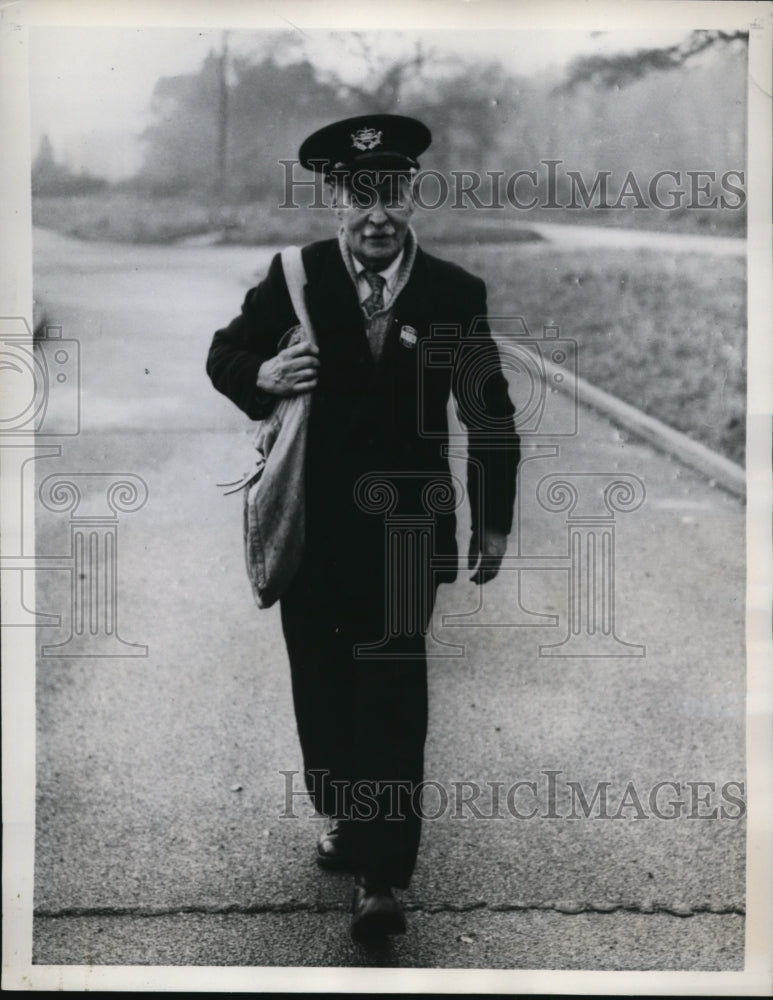 Load image into Gallery viewer, 1968 Press Photo Frederick Hine Age 80 Walks 8 Mile Postal Route Daily England
