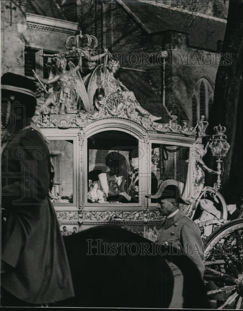 1937 Press Photo Princess Juliana & Bridegroom Prince Bernhard Gold Coach