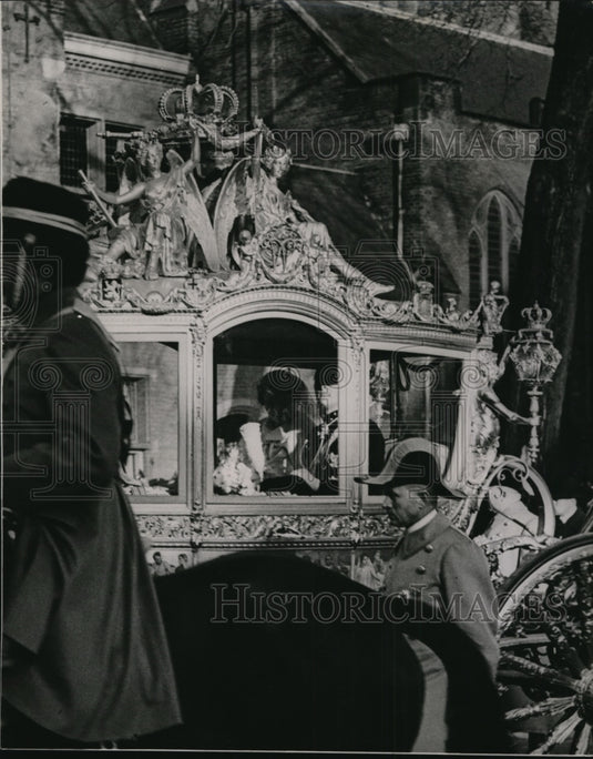 1937 Press Photo Princess Juliana & Bridegroom Prince Bernhard Gold Coach