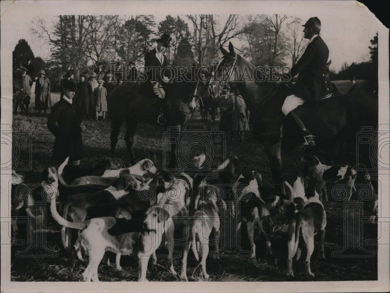 Load image into Gallery viewer, 1923 Press Photo Prince of Wales &amp; Marquess of Worcester at Meet Duke's Hounds
