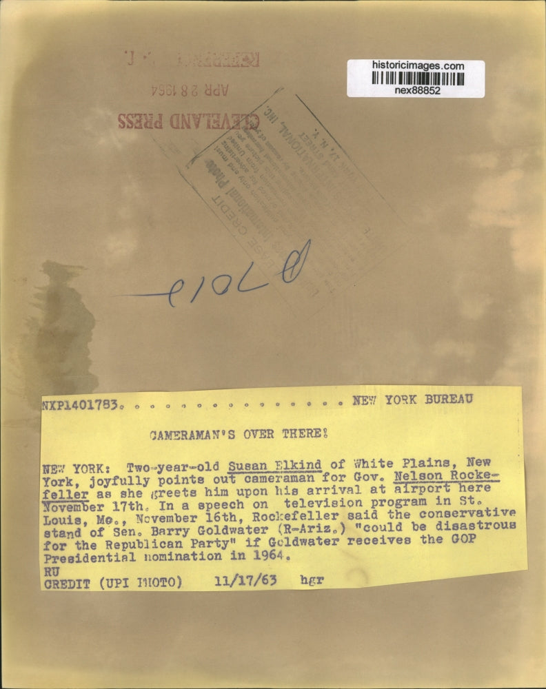 1963 Press Photo Governor Nelson Rockefeller & Susan Elkind Age 2 Pointing