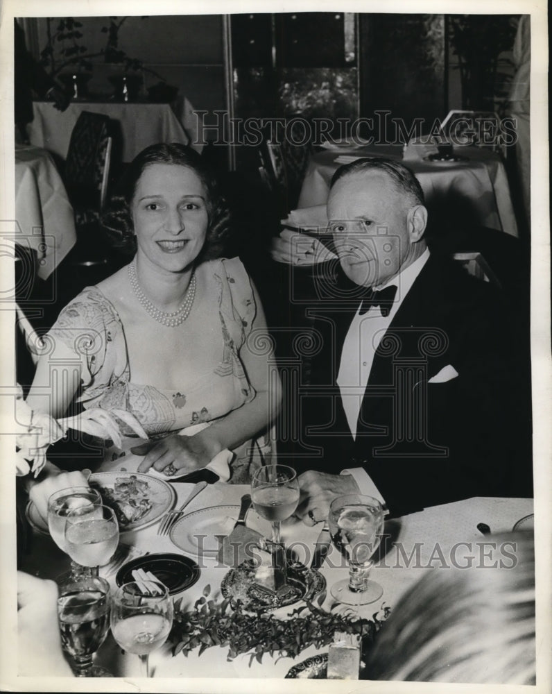 1938 Press Photo Mrs Morton L Schwartz & George Cameron Publisher Newspaper