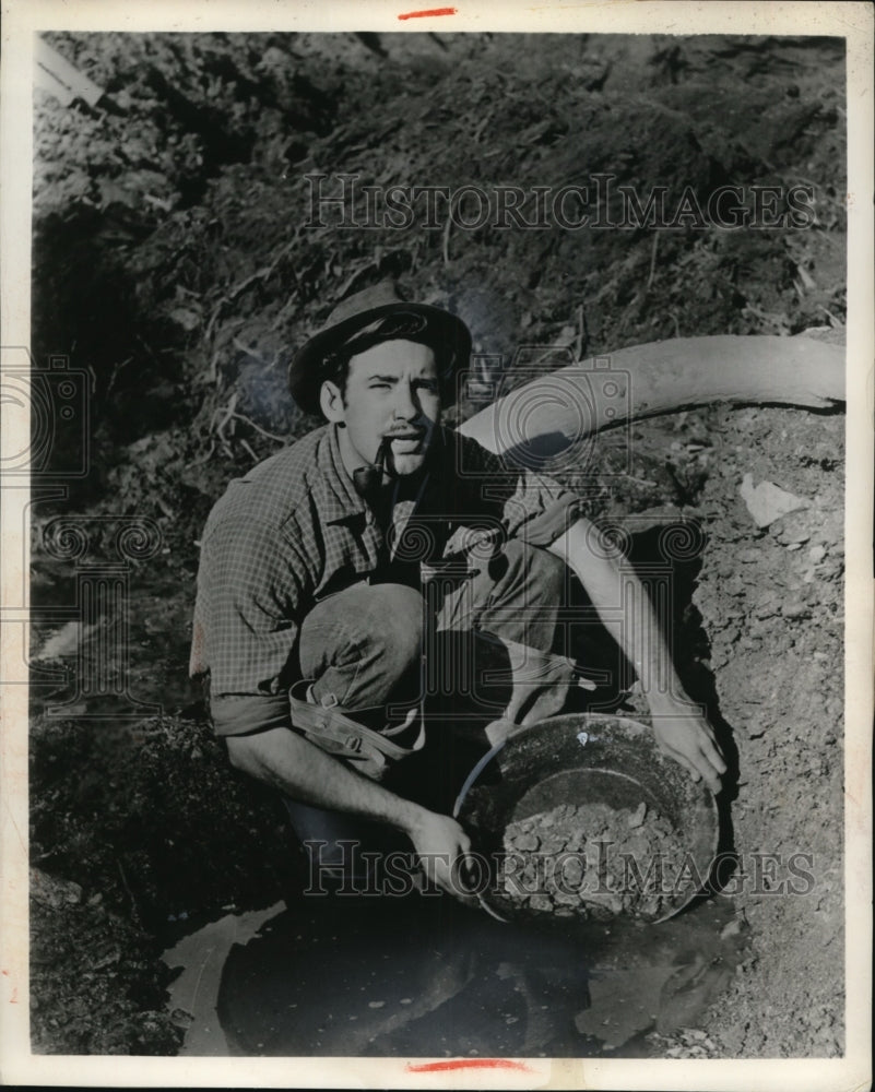 1957 Press Photo Visitors in Alaska Pan for Gold