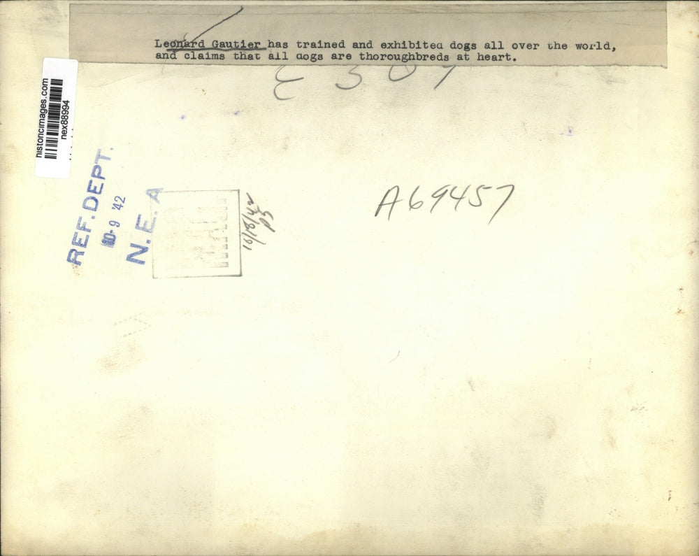 1942 Press Photo Leonard Gautier Trains & Exhibits Dog All Over World