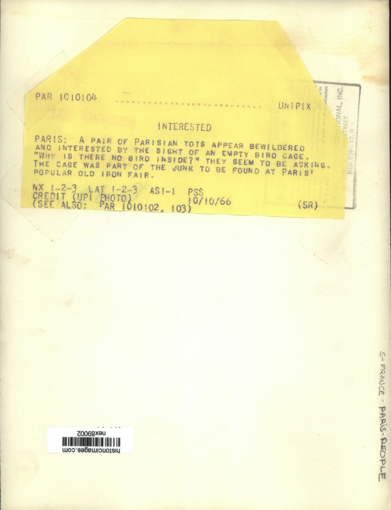 1966 Press Photo Parisian Tots Look at Empty Bird Cage Wondering Where Bird Is