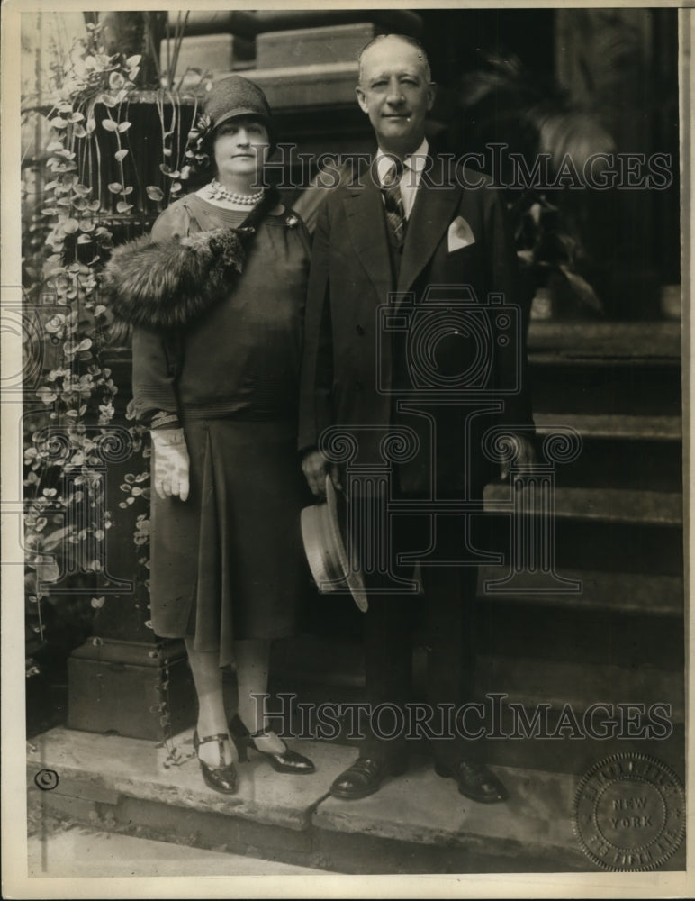 Load image into Gallery viewer, 1928 Press Photo Governor &amp; Mrs Alfred E Smith
