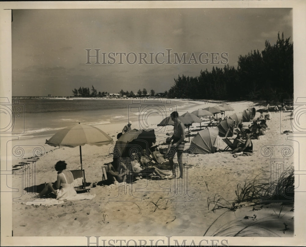 1941 Press Photo Porcupine Beach Winter Playground in Nassau Bahamas