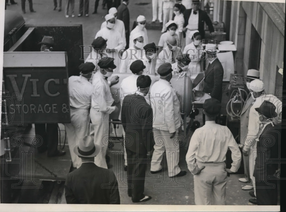 1937 Press Photo Frederick B Snite Jr Arriving at Chicago Hospital in Iron Lung