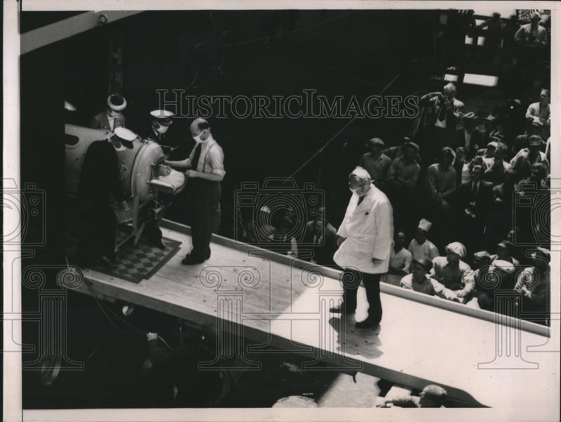 Load image into Gallery viewer, 1937 Press Photo Frederick B Snite Returning to Chicago for Japan in Iron Lung
