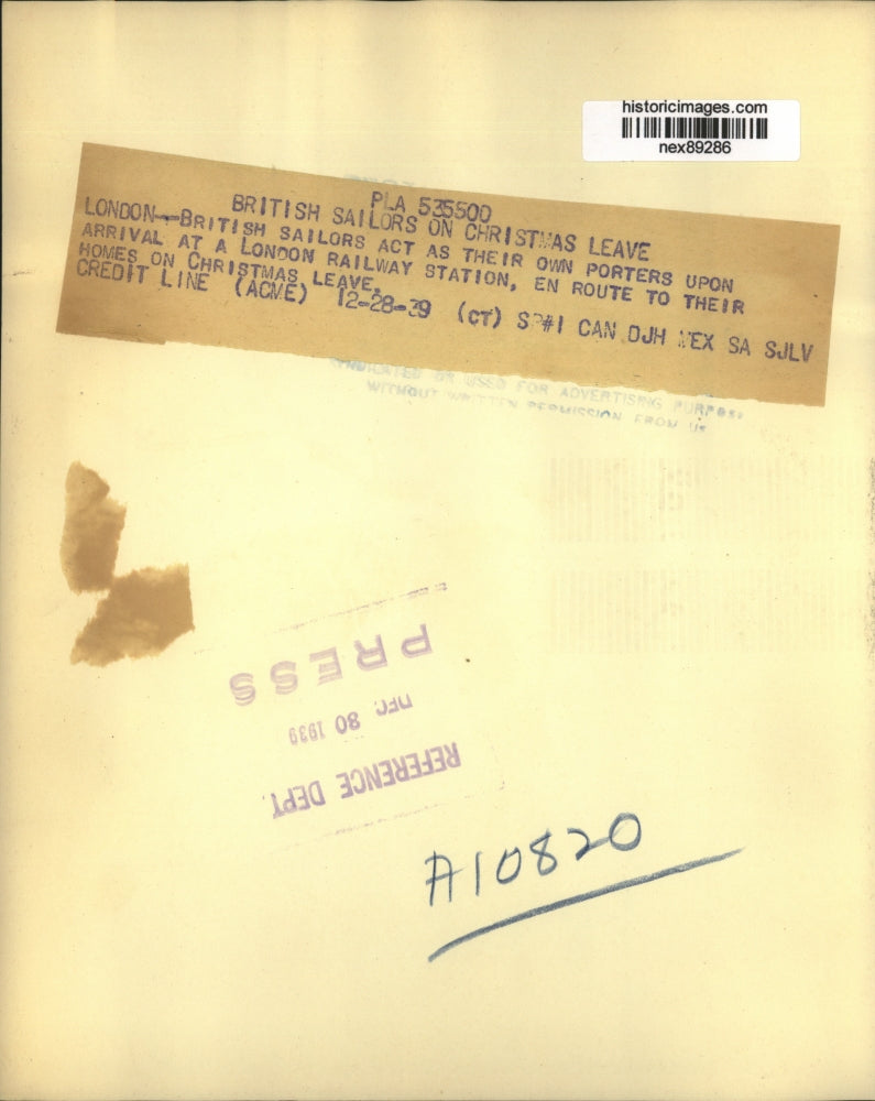 1939 Press Photo British Sailors Own Porters at London Railway Station