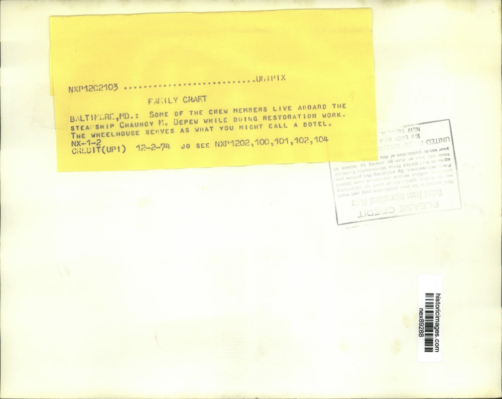 1974 Press Photo Crew Members Live Aboard the Steamship Chauncy Depew Restoring