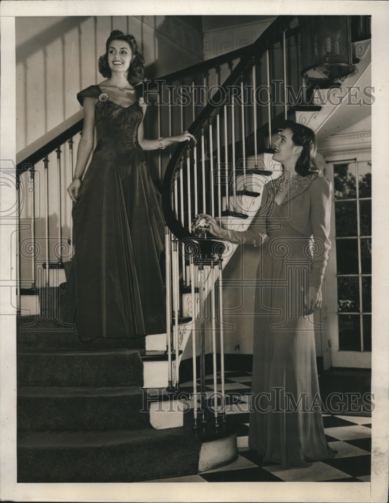 Load image into Gallery viewer, 1940 Press Photo Jeau Don Designer of Gowns Made of Taffeta With Full Skirt

