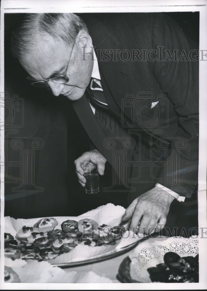1954 Press Photo US Secretary of State John Foster Dulles at Elektra Performance
