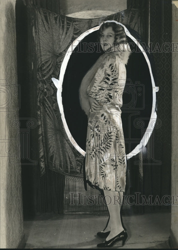 1927 Press Photo Yellow Fox Collar and Gold and Black Brocade Dress