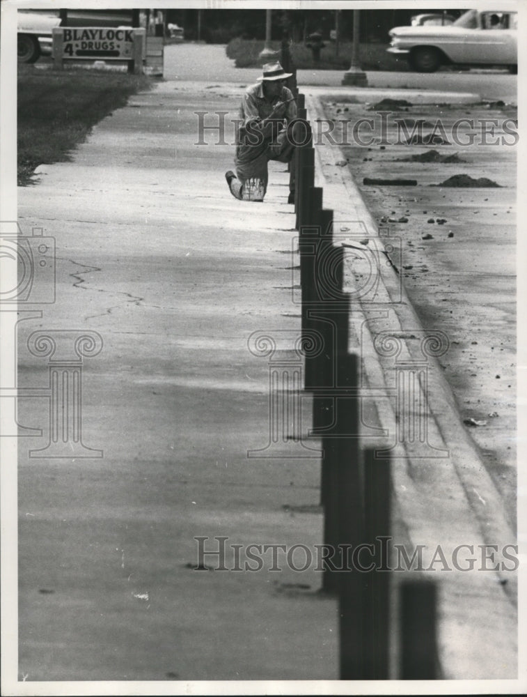 1960 Press Photo Ray Robert Topeka Police Dept Employee Painting Kansas Statehou